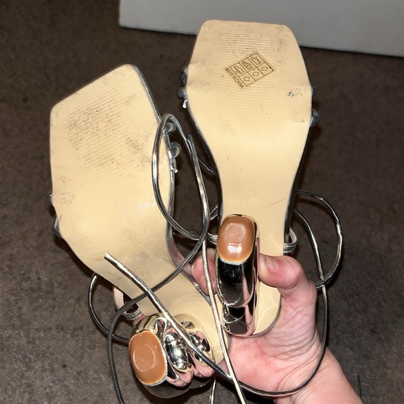 Silver Open Toed Strap-up Leg Shoe S. 36 - Picture 4 of 4